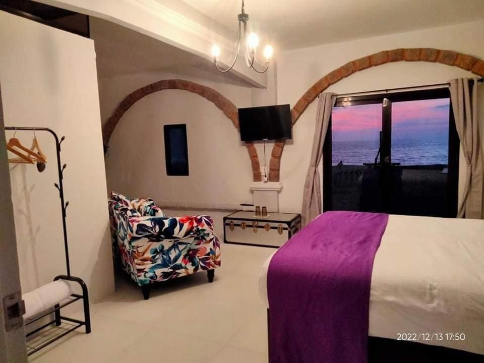 Sunbloom Beachfront Hotel And Restaurant Zambales Sinabacan Εξωτερικό φωτογραφία