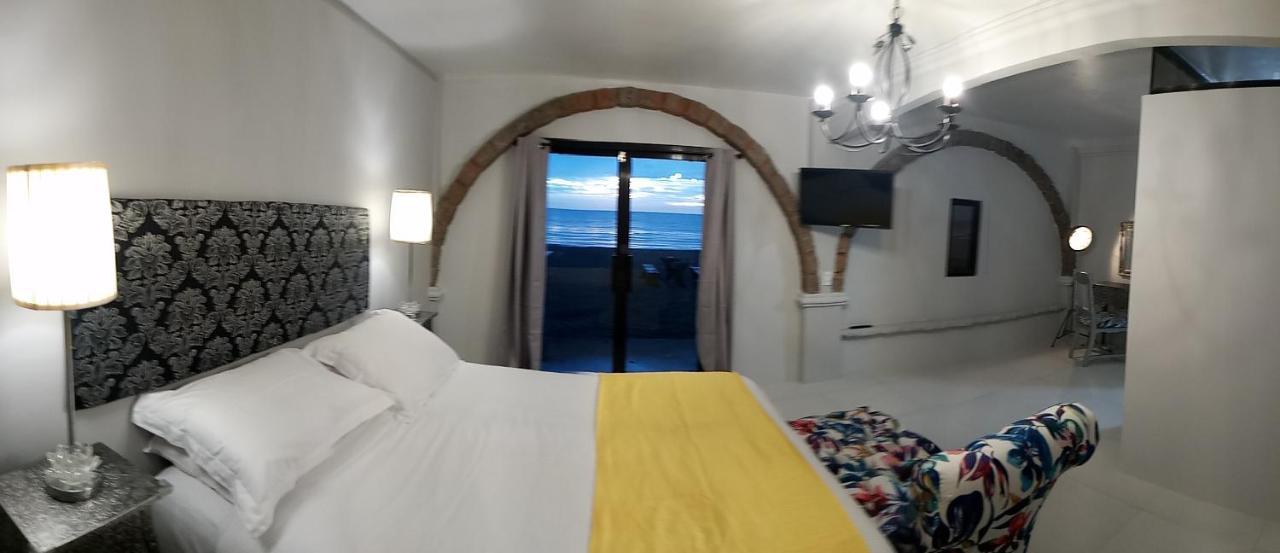 Sunbloom Beachfront Hotel And Restaurant Zambales Sinabacan Εξωτερικό φωτογραφία