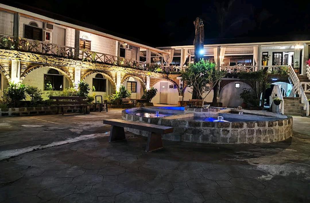 Sunbloom Beachfront Hotel And Restaurant Zambales Sinabacan Εξωτερικό φωτογραφία