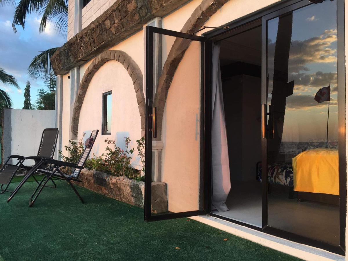 Sunbloom Beachfront Hotel And Restaurant Zambales Sinabacan Δωμάτιο φωτογραφία