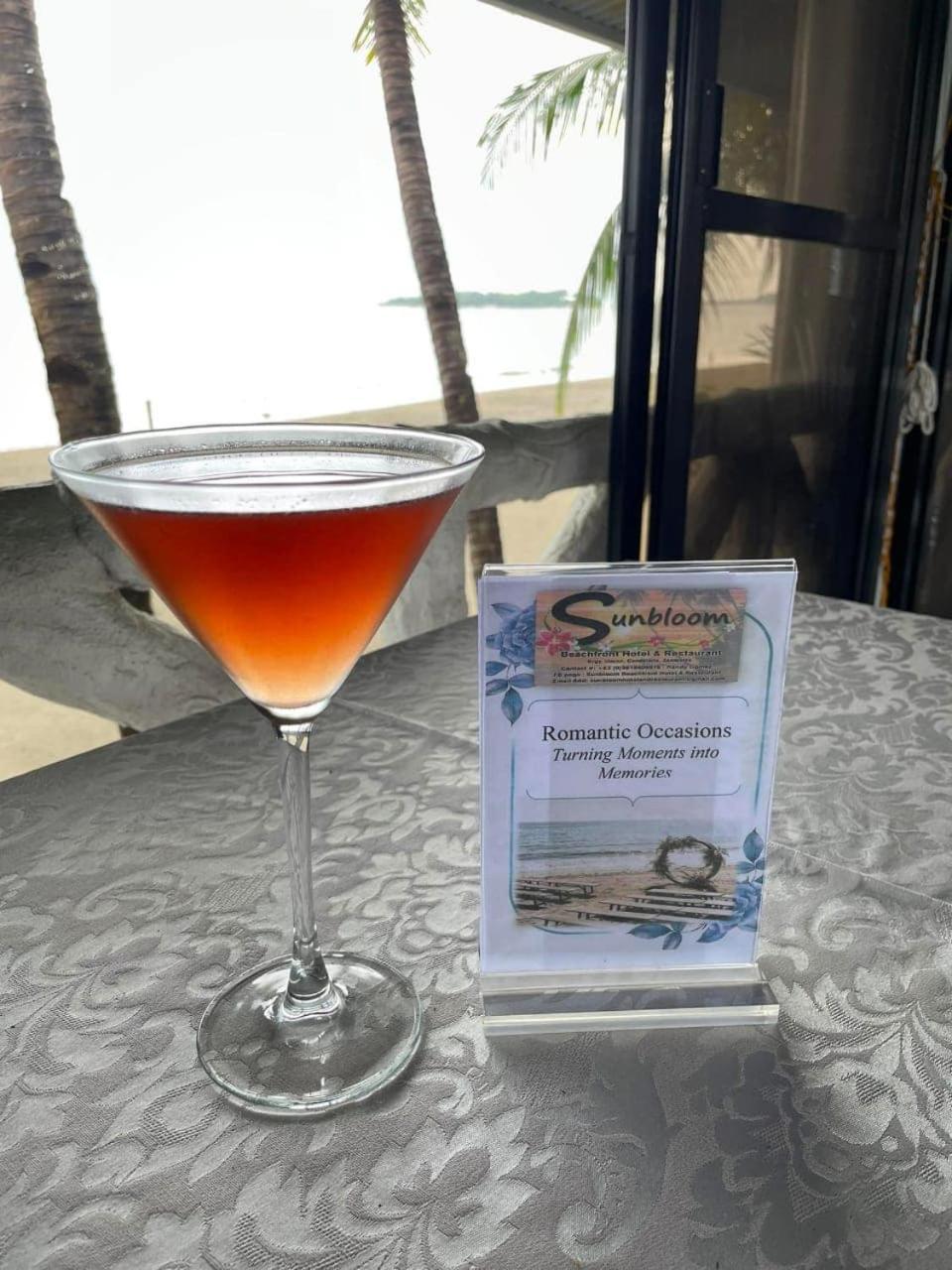 Sunbloom Beachfront Hotel And Restaurant Zambales Sinabacan Εξωτερικό φωτογραφία