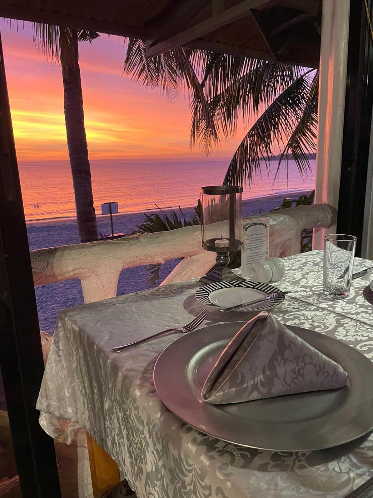 Sunbloom Beachfront Hotel And Restaurant Zambales Sinabacan Εξωτερικό φωτογραφία