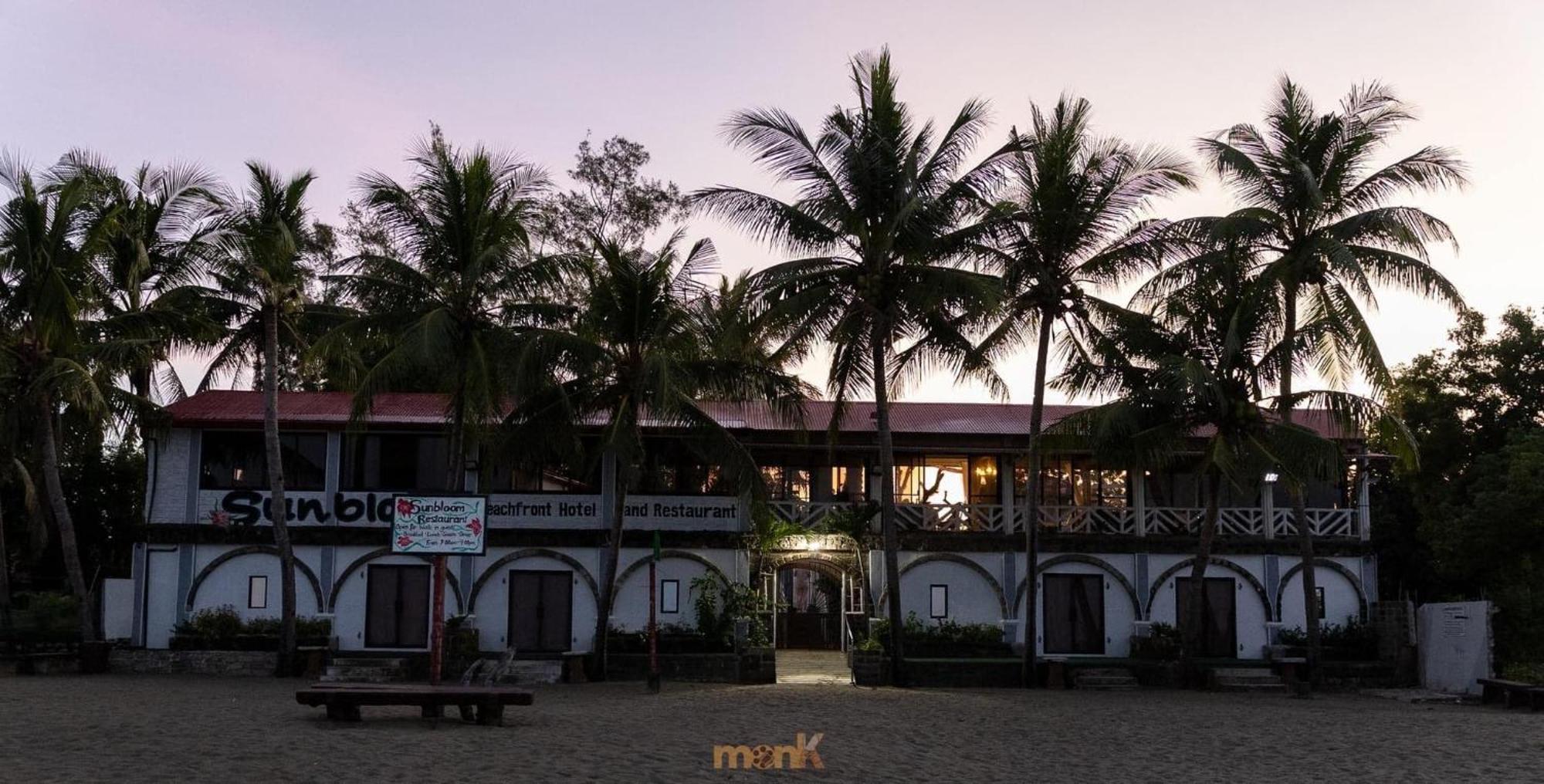 Sunbloom Beachfront Hotel And Restaurant Zambales Sinabacan Εξωτερικό φωτογραφία