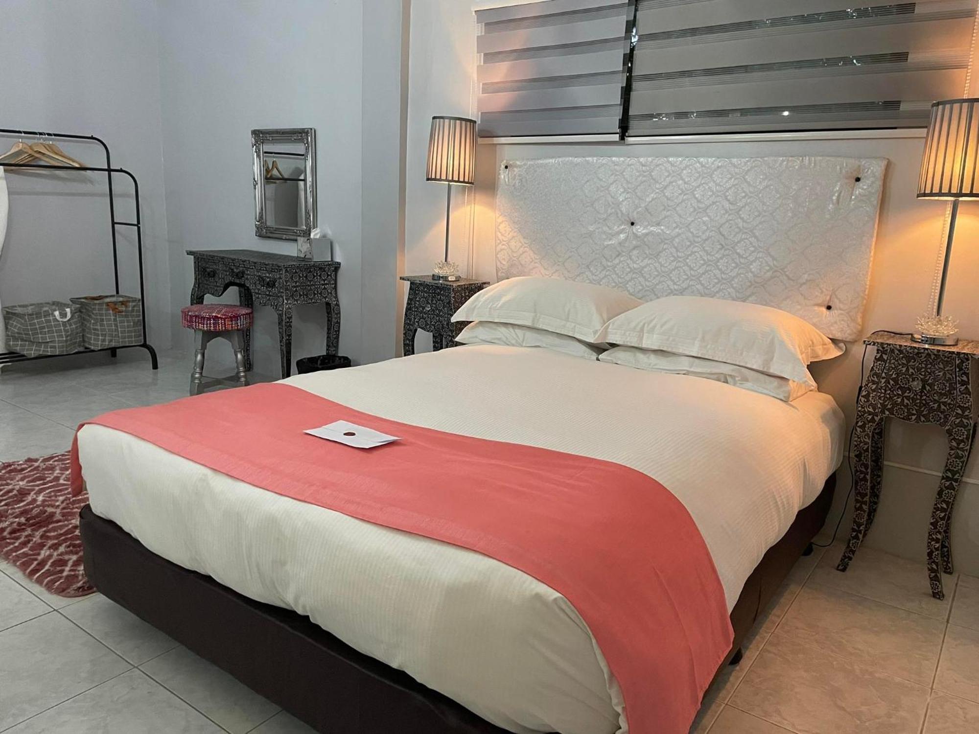 Sunbloom Beachfront Hotel And Restaurant Zambales Sinabacan Εξωτερικό φωτογραφία