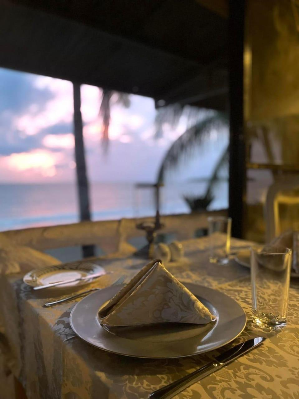 Sunbloom Beachfront Hotel And Restaurant Zambales Sinabacan Εξωτερικό φωτογραφία