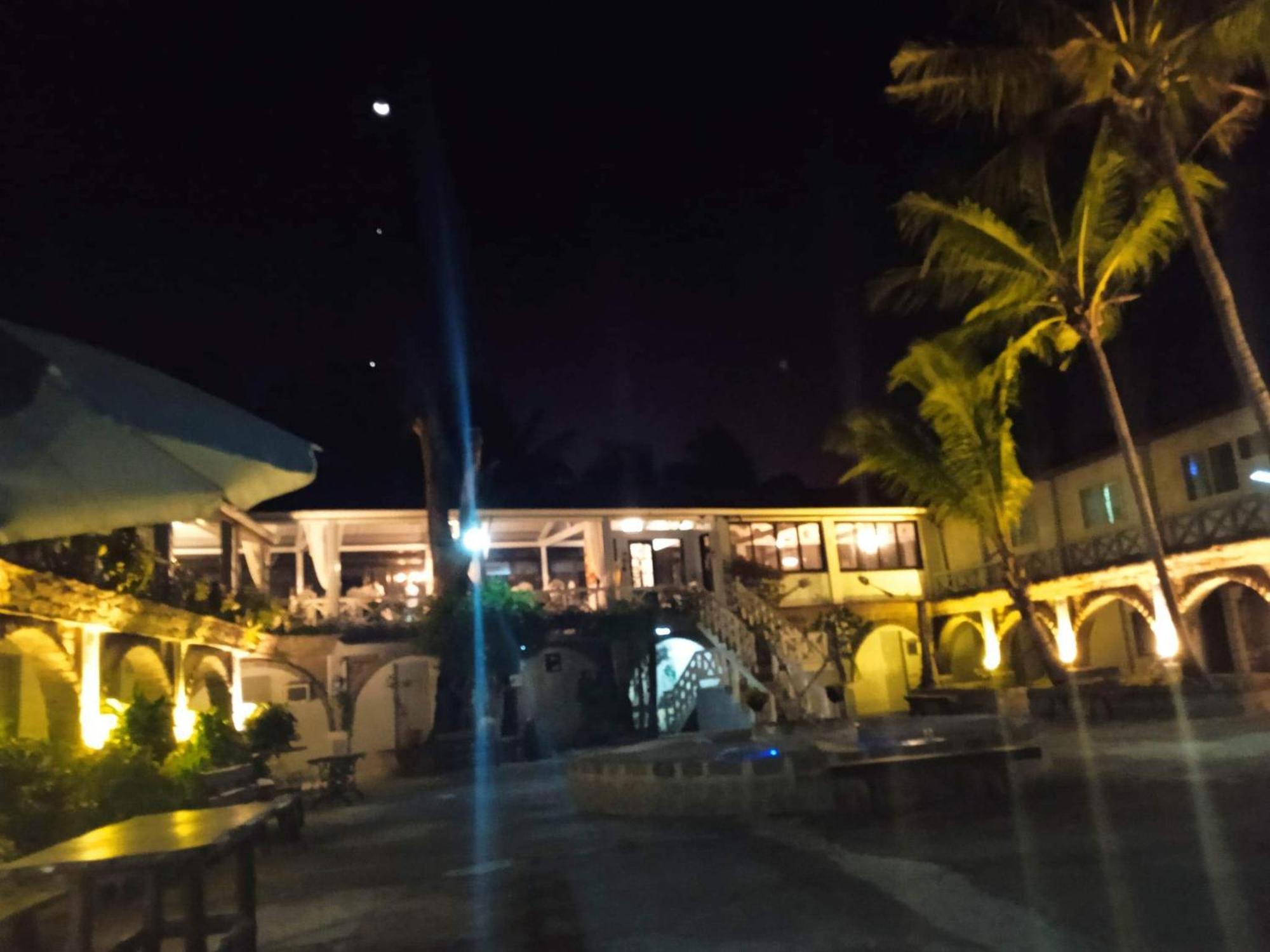 Sunbloom Beachfront Hotel And Restaurant Zambales Sinabacan Δωμάτιο φωτογραφία